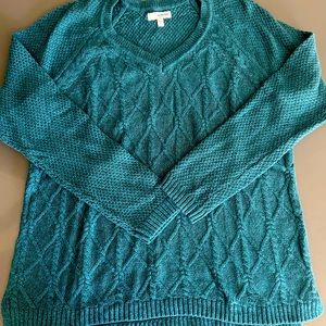 Women’s teal sweater in size large, like new condition.